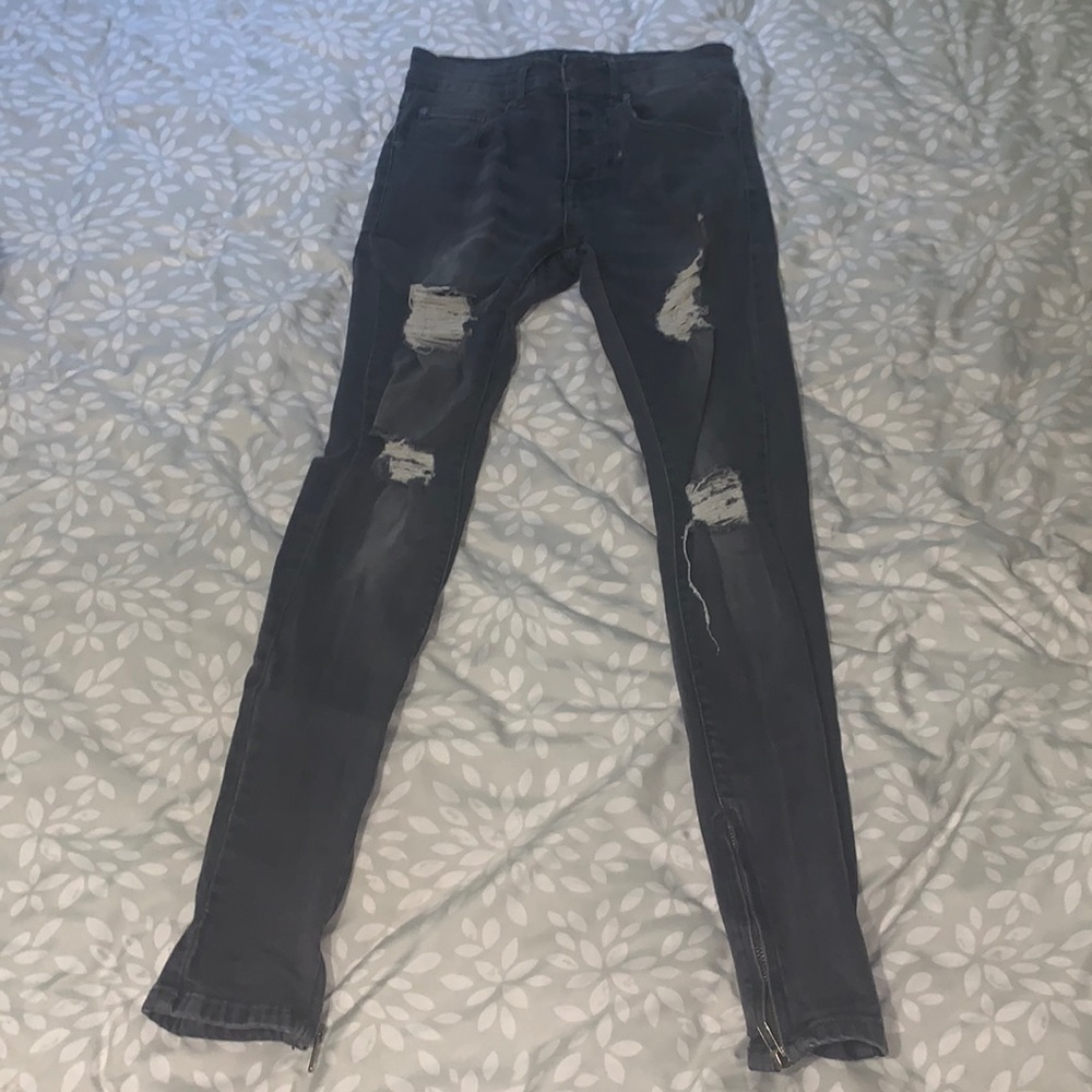 Boohoo jeans for sale. Size 28R. Fit for people 5"10 below and weighing 120.